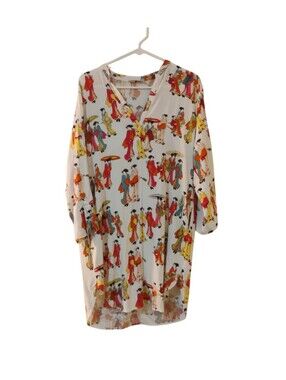 Natori Vintage Wht V-Neck Long sleeve Tunic W/ Multicolor Geisha Print Size Med